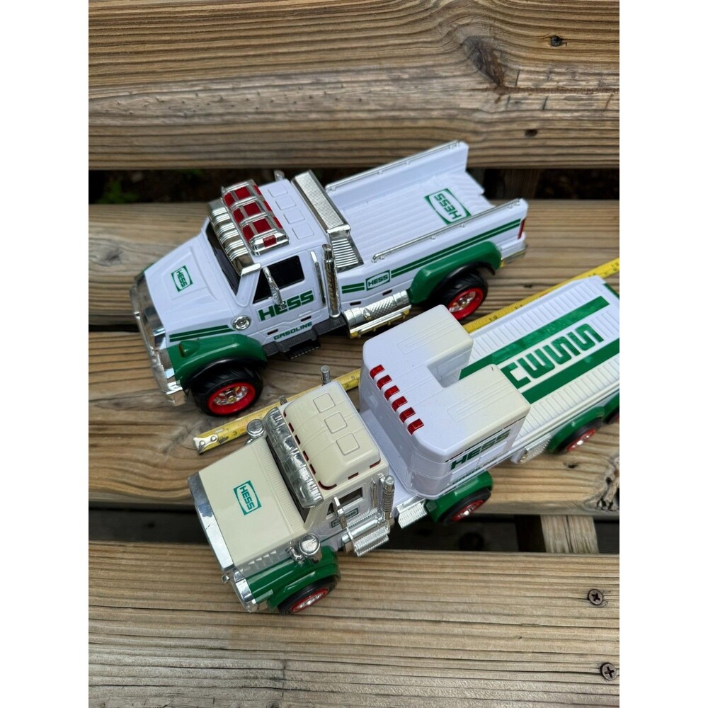 Lot of 2 Hess Toy Trucks 2011 Pickup & 2013 Tanker Working Lights & Sound Tested